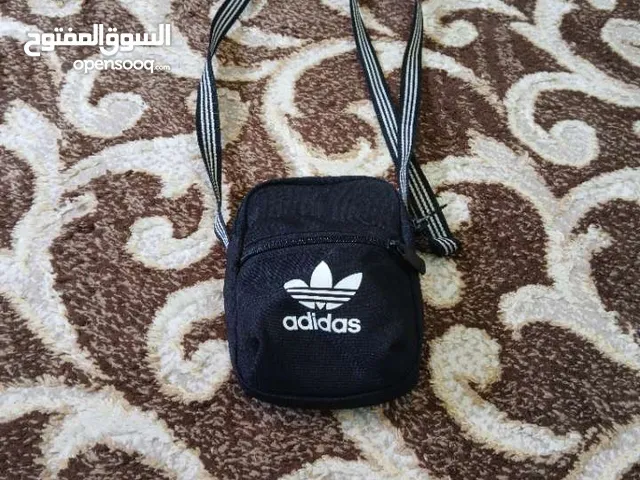 شنطة اديداس جتني من بريطانيا نبي نبيع اعلى سعر مكاني بنغازي الي عنده سعر يعطي