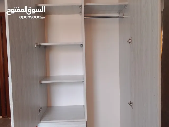 خزانه شبابيه خشب زان ثقيل استعمال شهر للبيع بسعر مغري