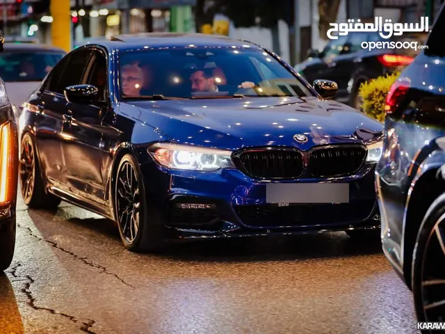 BMW   530e.  M