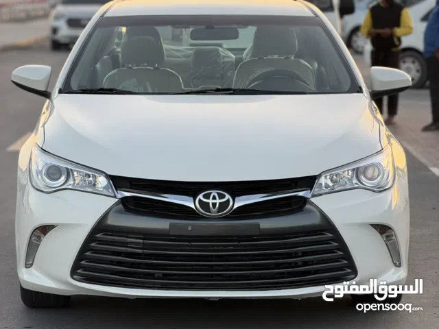 كامري خليجي موديل 2017 نص فل رقم تنتن شاشي كامرا مثبت تحكم كراسي جلد لون ابيض ضمان كير ماكينه شاصي