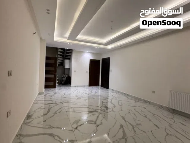 شقة فاخر  مميزه طابق اخير مع روف