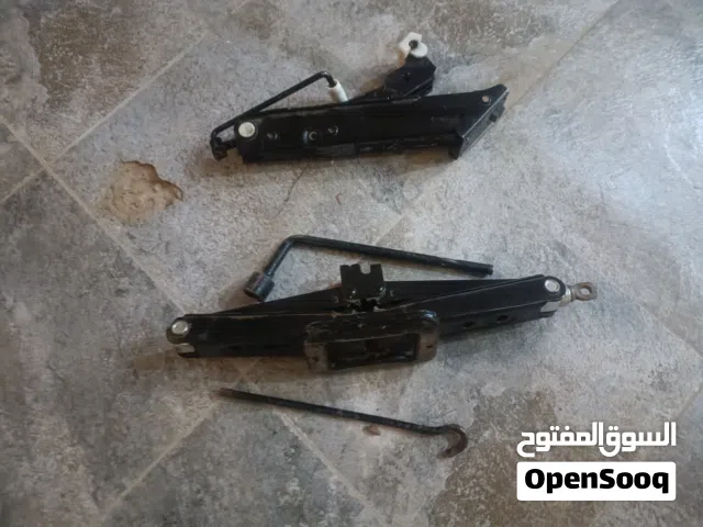 كريكات اصليات انضاف يحملو اي سيارة عالية أو واطيه سعرهم الواحد 130 الرقم موجود في الوصف وليس متبت