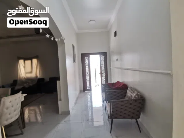 المنزل لي والملك لله بيت عربي جديد نظيف جميل سبب البيع /الظروف الحالية