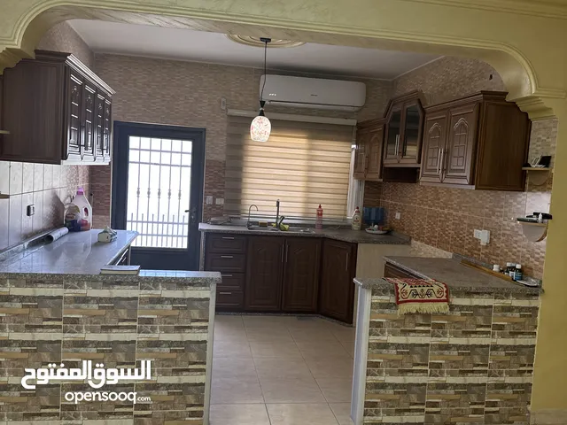 شقة للبيع عند داور الشوحة