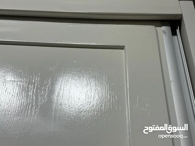 خزانة غرف نوم لون أبيض مستعمل