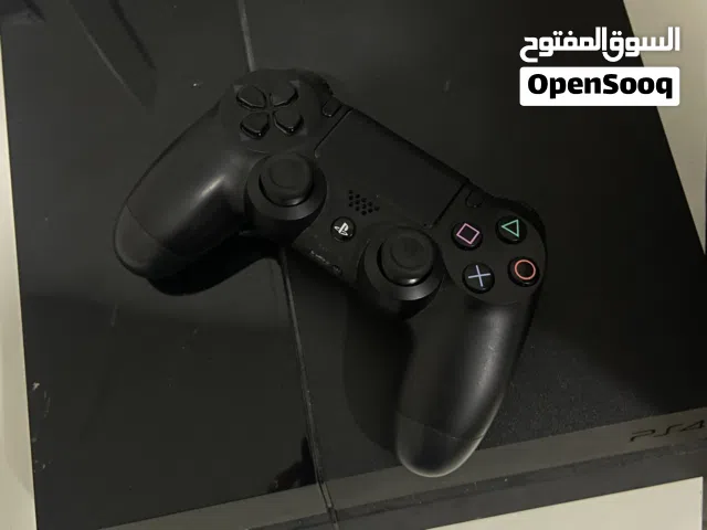 بلاي ستيشن 4 فات مستعمل للبيع مع كنترولر وشاحن وباور كيبل وhdmi كيبل نص تيرا بايت
