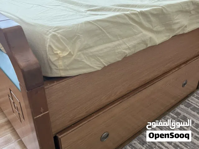 سريرين بخشب ثقيل