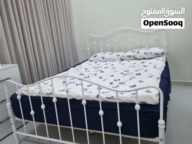 سرير حديد أبيض نفرين مع مترس