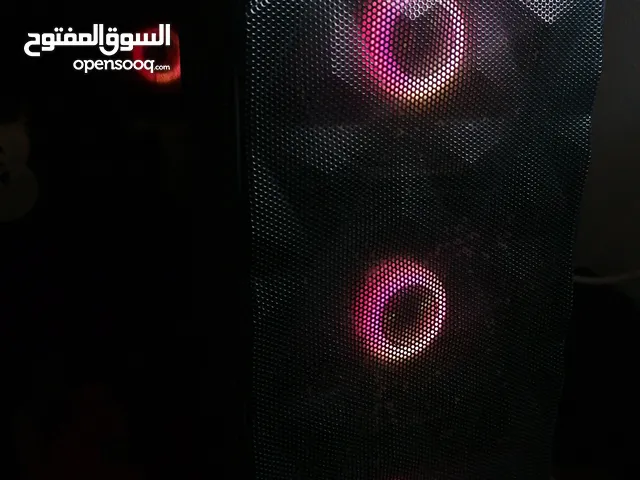 Gaming pc مع شاشة مشعورة مع كلشي ما عادة كيبورد و الماوس