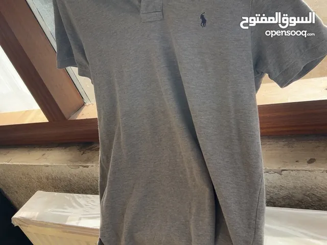 premium grey polo shirt for men -size medium-excellent condition -stylish and comfortable for 15 jds
