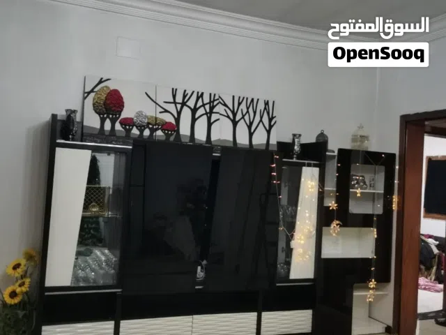 ملحق تحف ومكان شاشه