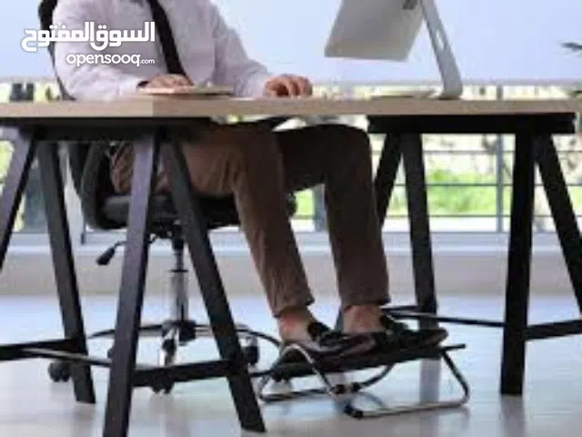 مسند رفع القدم متحرك 180 درجه حسب الرغبه  اثناء العمل المكتبي لتدعيم الظهر وراحة الساقين