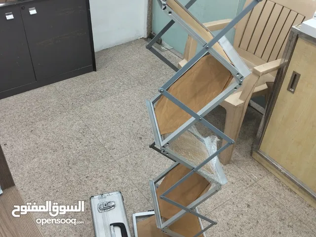 حمالة صور وكتب مع الشنطه الخاصه بها الاتصال وتساب فقط