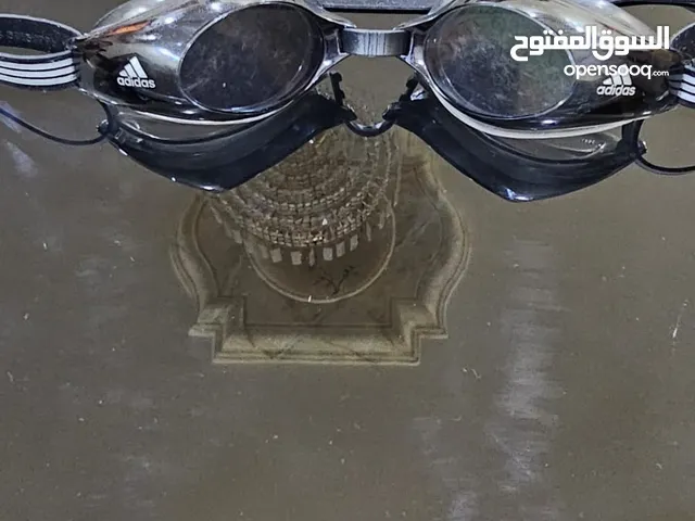 نظارات سباحة أوربية اي نظارة ب 3 و 4 بعشره