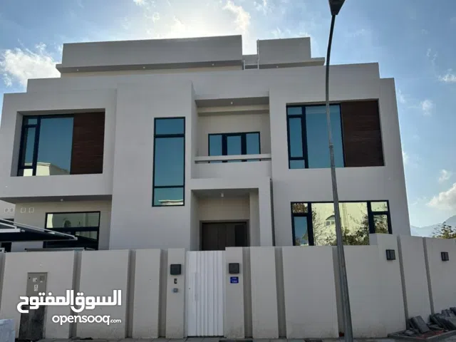 للبيع فيلا بواجهة مستقله في الغبره بتشطيب عالي جدا ومودرن مكان جدا ممتاز مقابل مستشفى السلطاني