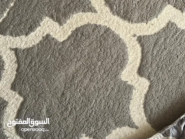 سجادة لون رمادي وابيض