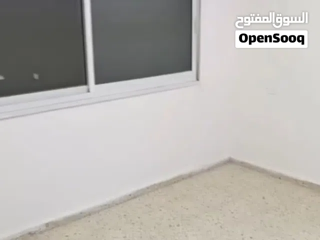 محلات ومعارض تجاريه للبيع في شارع الارسال كل طابق 300 م