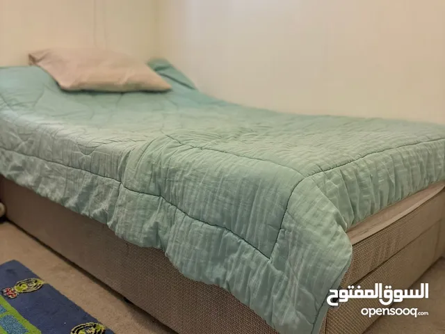 للبيع سرير وكبت