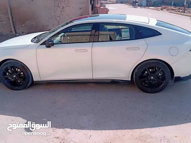 سيارة موديلها 2025