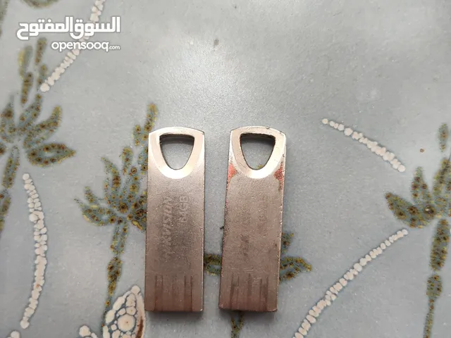 فلاشين 64 قيقا للبيع عرررطططهه...السعر 5500ريال سعر بنصف سعر الاسواق سرعة الفلاشات 12 قيقا