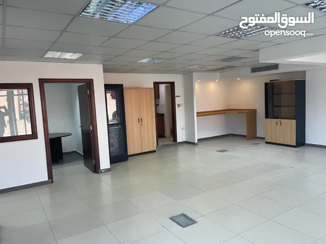 مكتب بمساحة 140 متر موقع مميز جدا في شارع مكة يصلح لشركات سوفت وير بسعر مميز