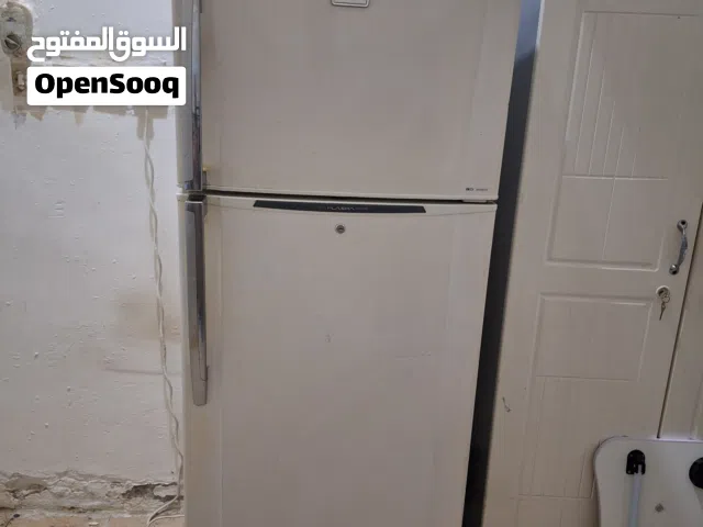 متوفر ثلاجة وبوتجاز وجرة غاز وسرير حديد دورين