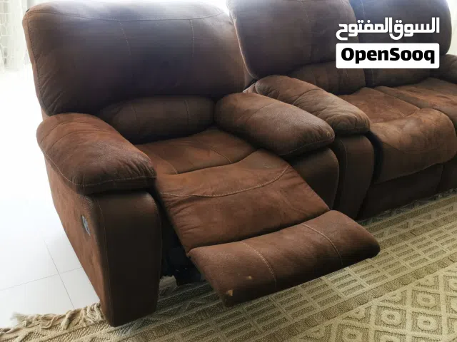 كراسي نضيفه بس كرسي واحد تعديل بسيطه قيمه شراه 850 قيمه البيع كامل الكراسي 200