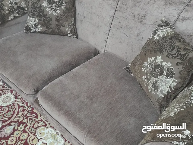 كنب لون بني للبيع قابل للتفاوض