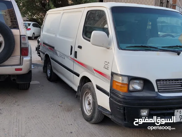 باص تويوتا مقفل موديل 99 بيمه اخر شهر 8