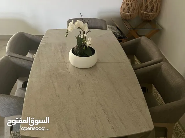 طاولة طعام مع 6 كراسي