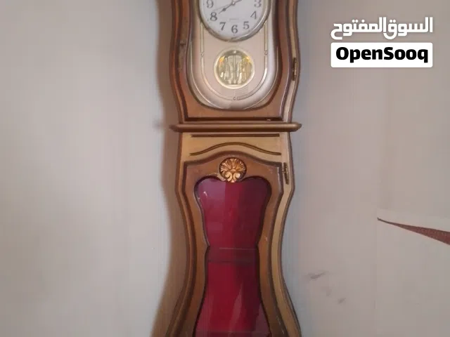 ساعة كلاسيك قديمة بحالة ممتازة