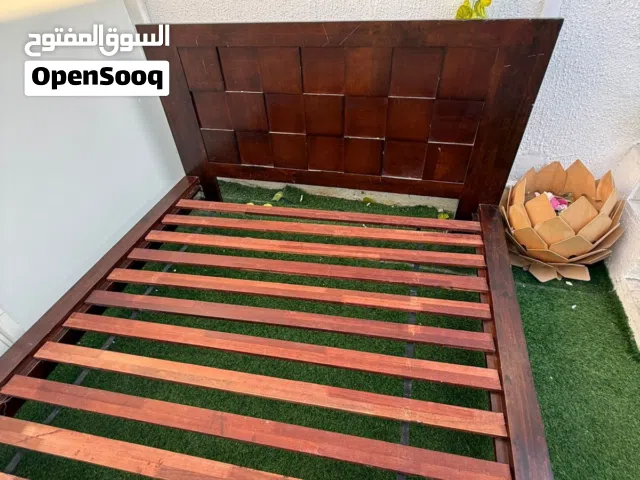 سرير نوم نفرين استخدام بسيط خشب نظيف بدون فرشه مفكوك ومبطل جاهز