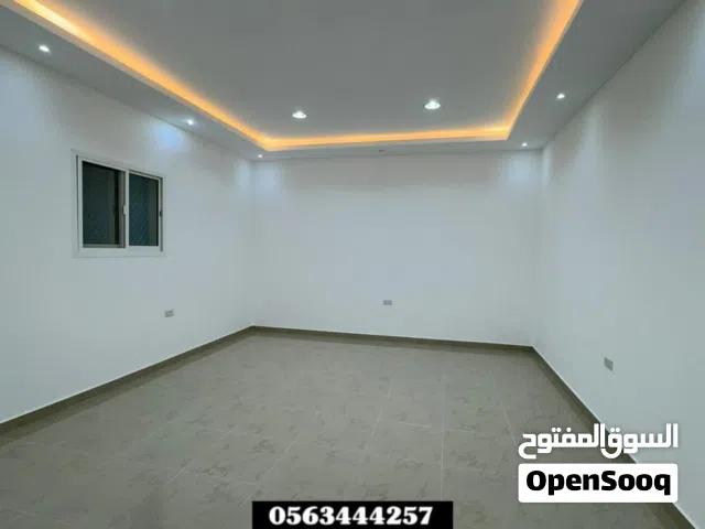 للإيجار غرفه و صاله vip مدخل خاص في منطقة الظاهر قرب البراري مول