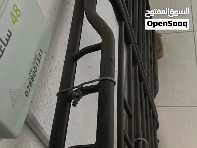 حمالة سقف بحالة الجديد بالإضافة إلى مرابط خاصة عدد 4 لغايات تثبيت السلة