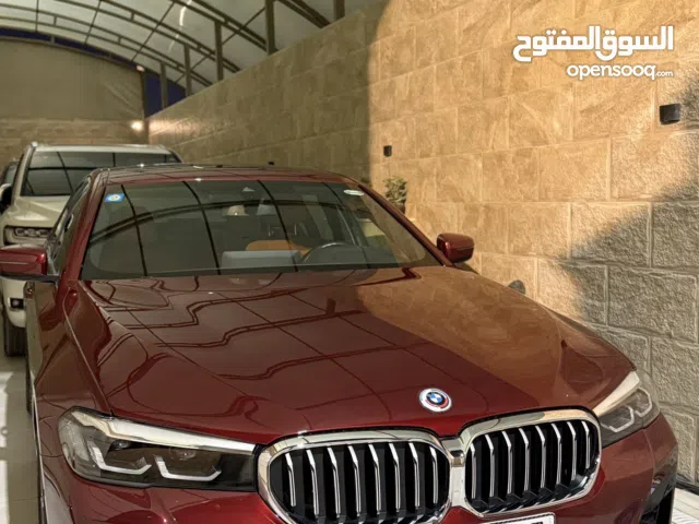 BMW 530i M 2023  خليجي وكالة من شركة  (12000KM)     العروش