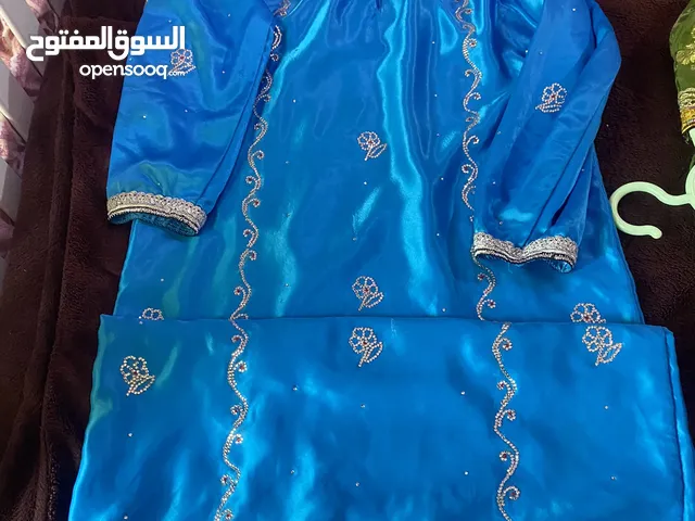 ملابس عمانية متنوعة