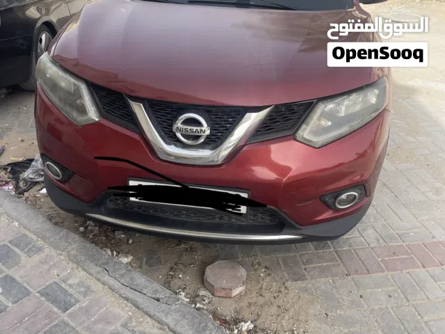 2015 نيسان روج Standard