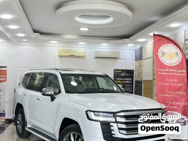 تويوتا لاندكروزر 2022 وكالة عمان شبه زيرو الممشى 13 الف كم VXR