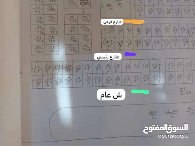 قطعة طابو اسود على شارع رئيسي