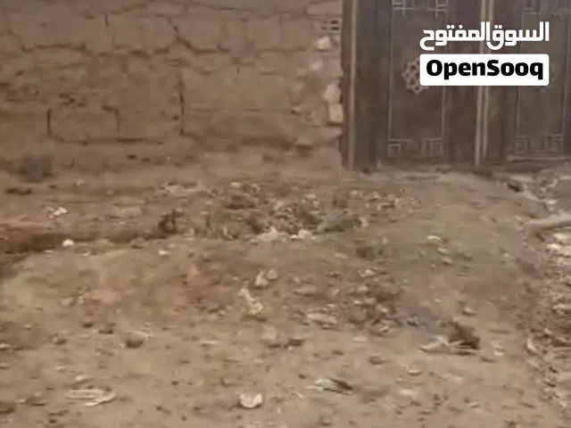 ارضية دار الحجر على الخط الرئيسي على مدخل قرية القابلي ونزلت لكم فيديو بينها وبين العاصمه