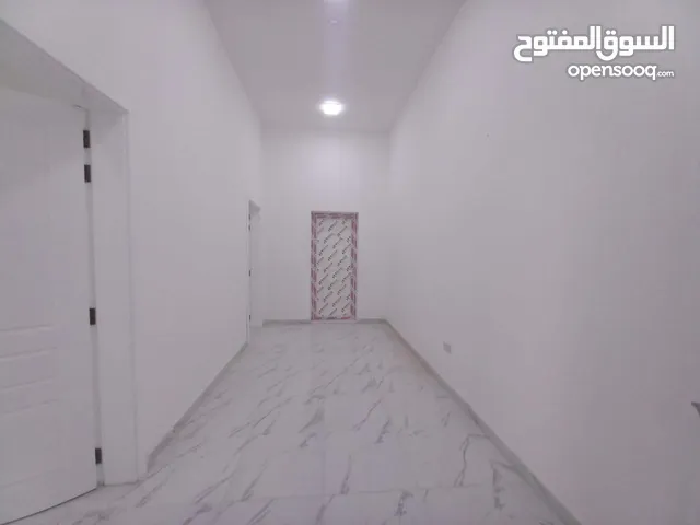 شقه للايجار غرفتين و صاله  مدينه الرياض جنوب الشامخة
