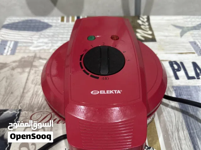 صانعه وافل شبه جديده لم يتم استعمالها إلا لفتره قصيره