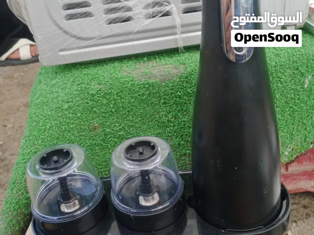 طاحونة للاشياء الصغيره مثل الفلفل و اخرى
