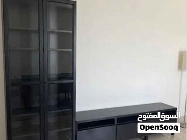 خزانة رفوف باب زجاج مع قاعدة تلفزيون خشب عليها لوح زجاج للبيع