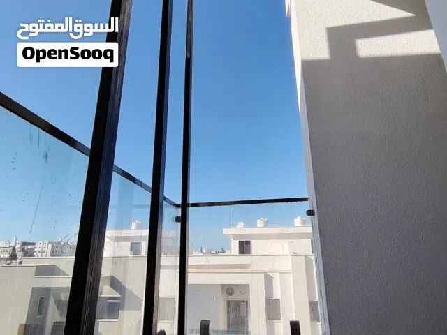 فيلا في السراج للبيع ممتازة ومقسم هادئ بسعر مناسب
