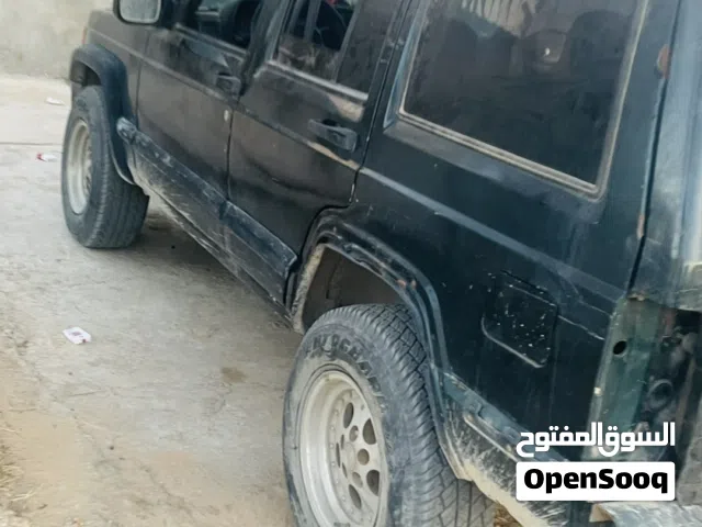 2000 جيب شيروكى Limited