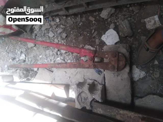 مقص حديد واقفال و شبك