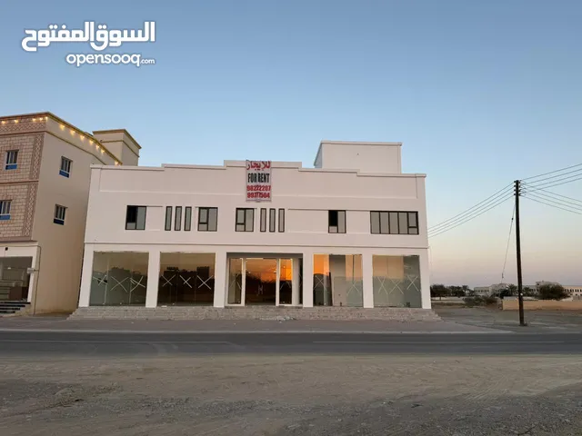 مبنى جديد معرض دورين للايجار جنب صالة عمانتل