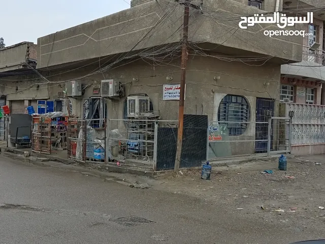 للبيع في بغداد الجديدة 50متر فيها ثلاث محلات مؤجرة بناء مسلح 2012على شارع عريض ركن