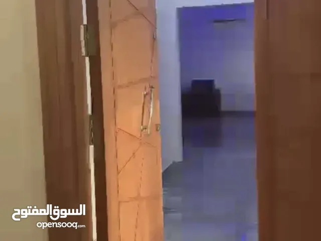 شقة خدمية بالمولد تشطيب حديث ممتازة في زاوية الدهماني تصلح لمركز تجميل و شركة و عيادة واي نشاط تجاري